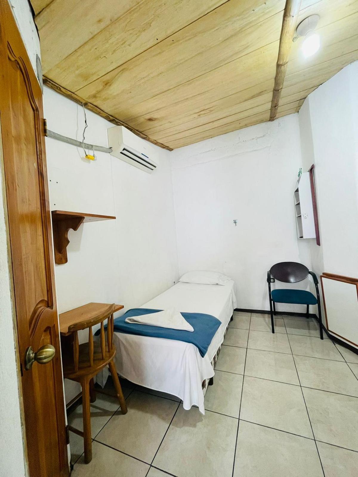Hostal Darwin 푸에르토아요라 외부 사진