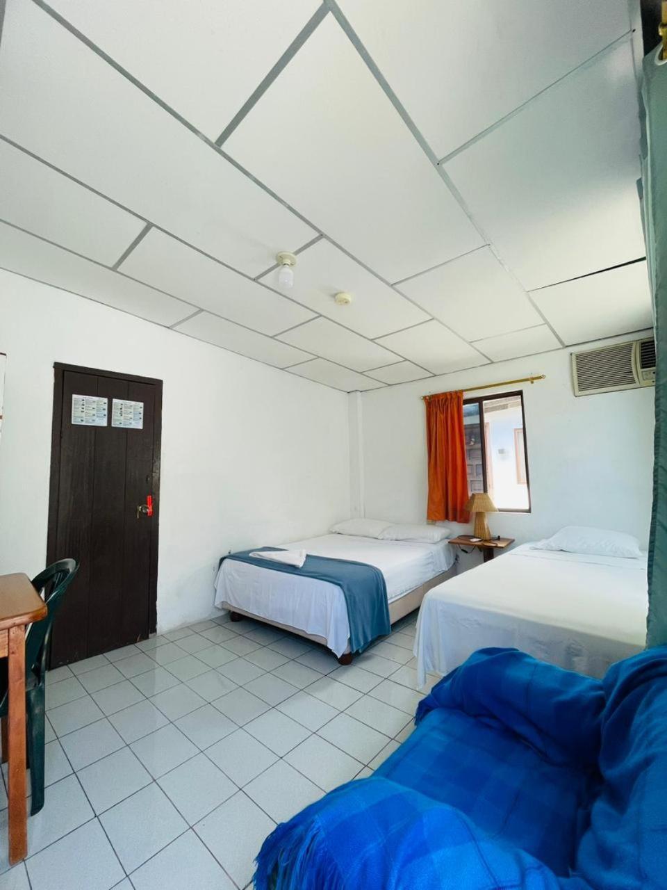Hostal Darwin 푸에르토아요라 외부 사진